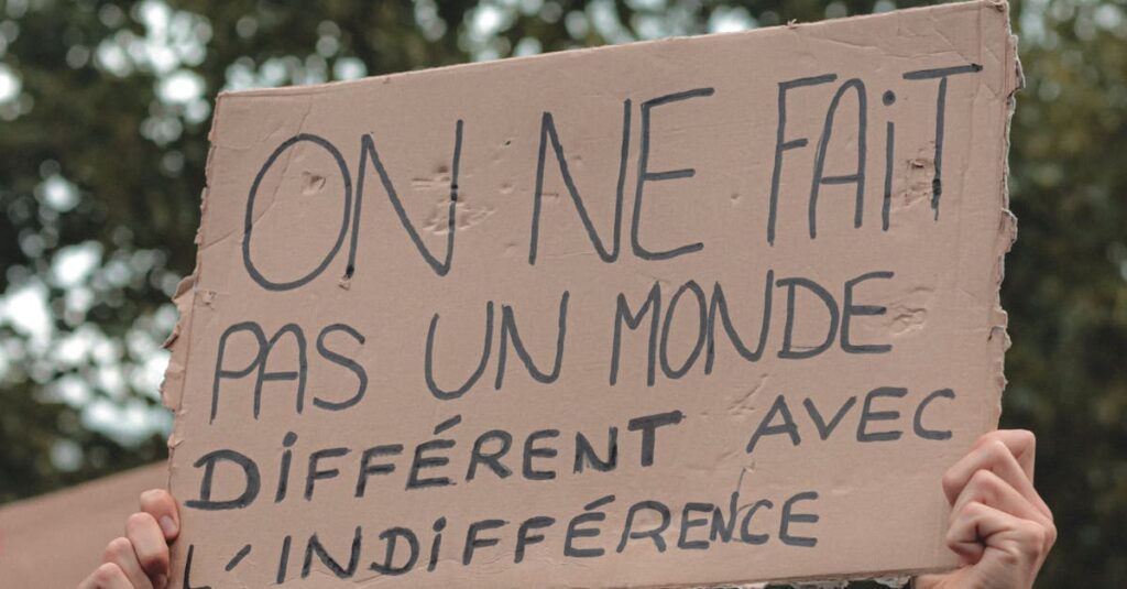 Illustration de La gauche française face à son déclin inexorable French-political-crisis