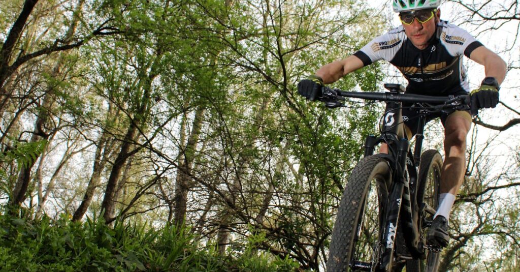 Illustration de Compostelle : la patrouille VTT, aveu d'un pèlerinage en déclin ? Gendarmes-VTT-Compostelle