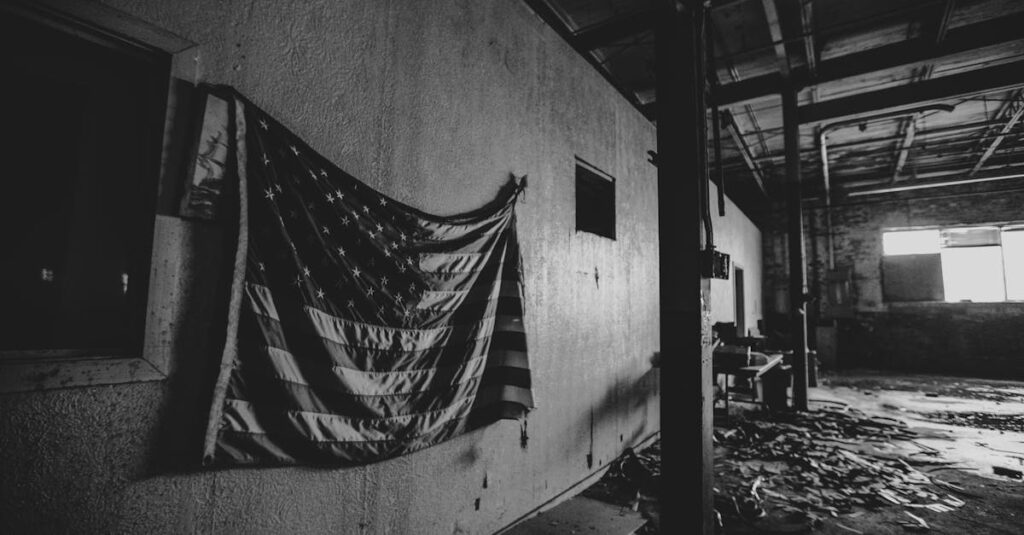 Illustration de J.D. Vance, l'élu controversé de la Rust Belt Middletown-Ohio-industrial-decline