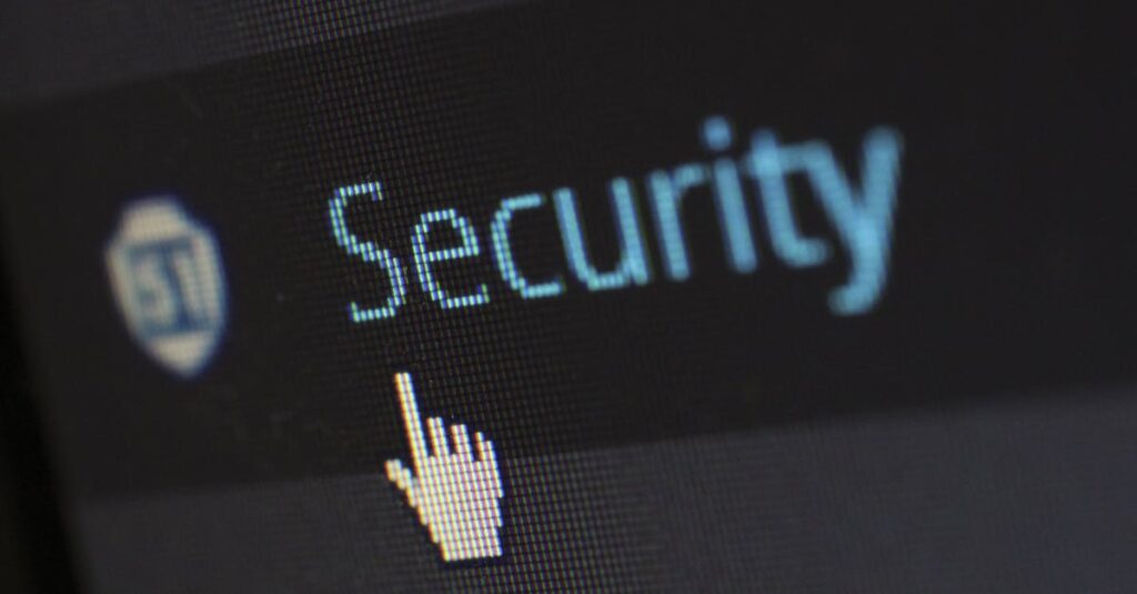 Illustration de La loi de “sécurité en ligne” : un fiasco prévisible pour la protection des enfants UK-online-safety