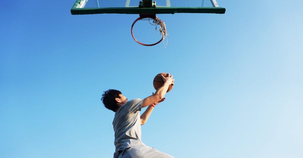Illustration de Un basketteur russe, accusé de cybercriminalité, face à un avenir incertain basketball-player-arrest-1
