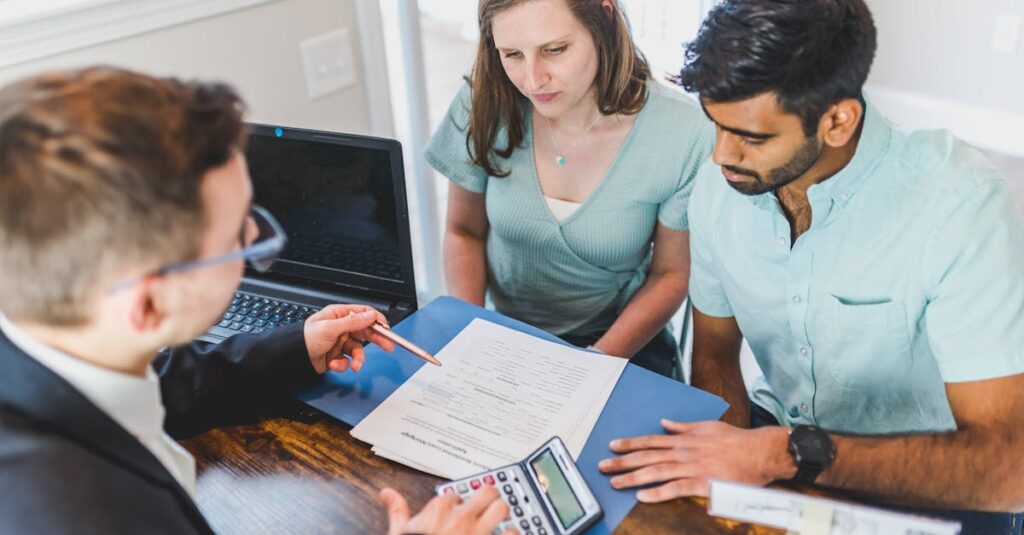 Illustration de IFI : le piège fiscal des concubins se referme couple-discussing-finance