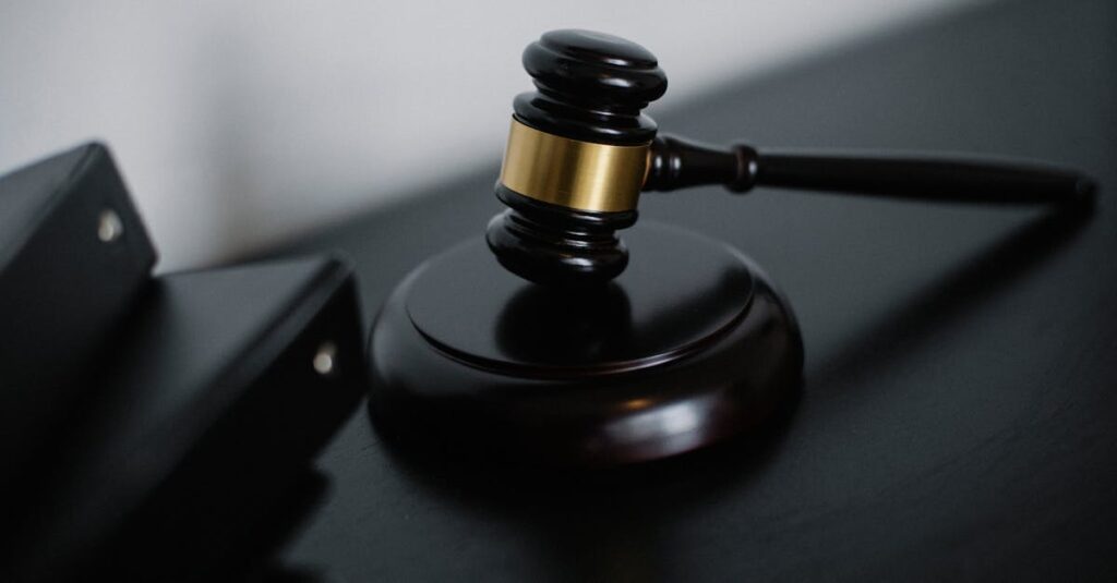 Illustration de UFC-Que Choisir : la justice démasque une direction insensible court-verdict-employee