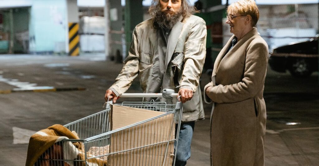 Illustration de Mutuelles : le cauchemar des non-salariés exposé elderly-couple-struggling