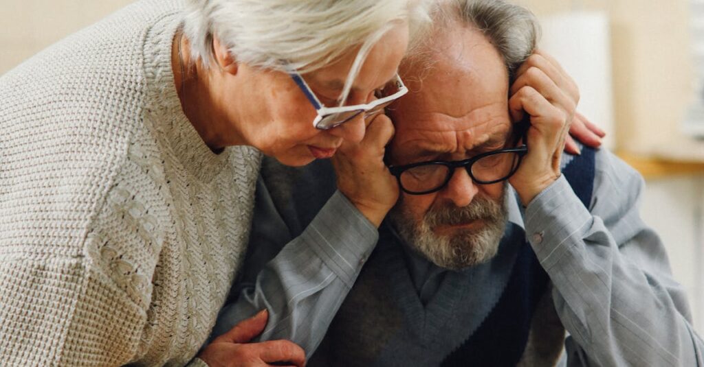 Illustration de Mutuelle santé : le piège se referme sur retraités et indépendants elderly-couple-worried