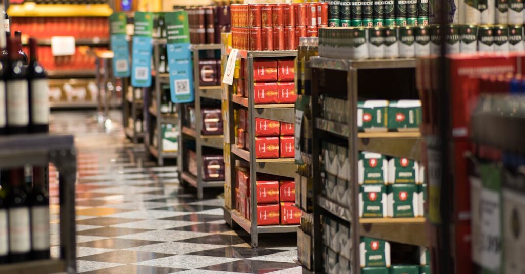 Illustration de Origin'Info: Un Fiasco Marketing et Sanitaire empty-supermarket-shelves