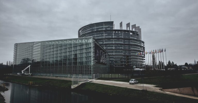 Illustration de Européennes 2024 : Un simulacre démocratique avec une abstention record ? european-parliament