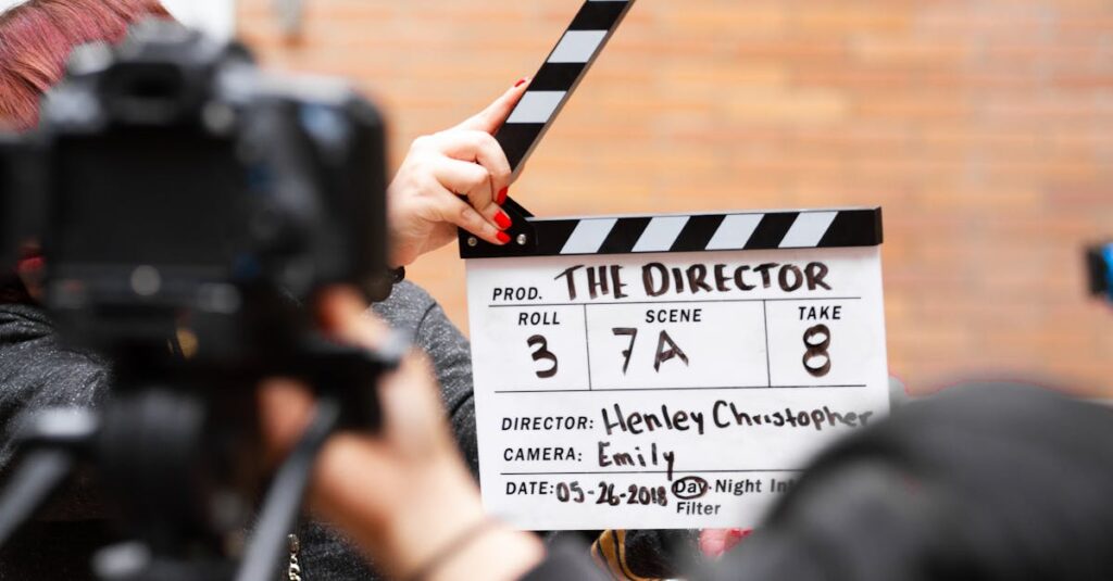 Illustration de Cinéma: la face cachée des techniciens sacrifiés film-crew-behind-the-scenes