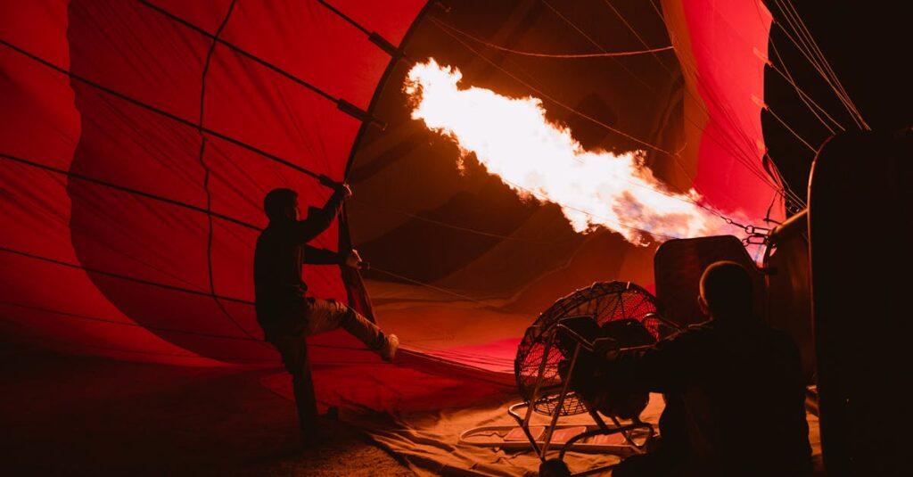 Illustration de Fin de siècle de tradition : le Tarn sacrifie les lanternes hot-air-balloon-fire