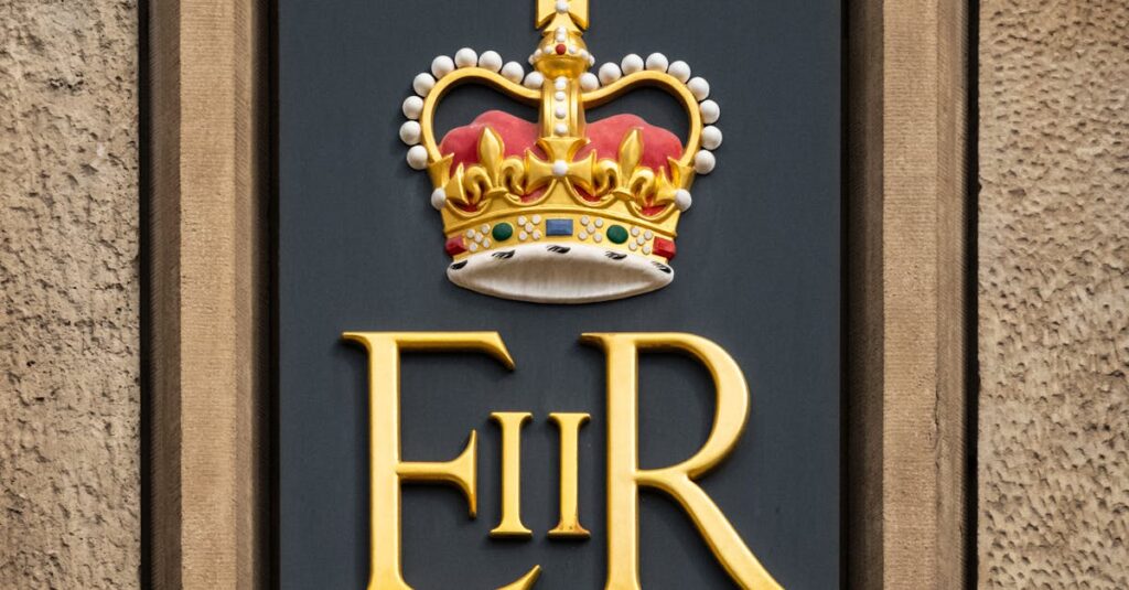 Illustration de Fastes Royaux et Fiasco Diplomatique macron-king-charles