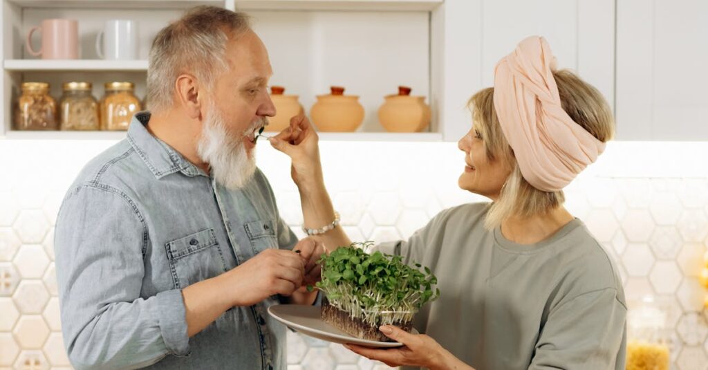 Illustration de Acheter sa résidence à 55 ans : le piège inattendu older-couple-looking-at-house