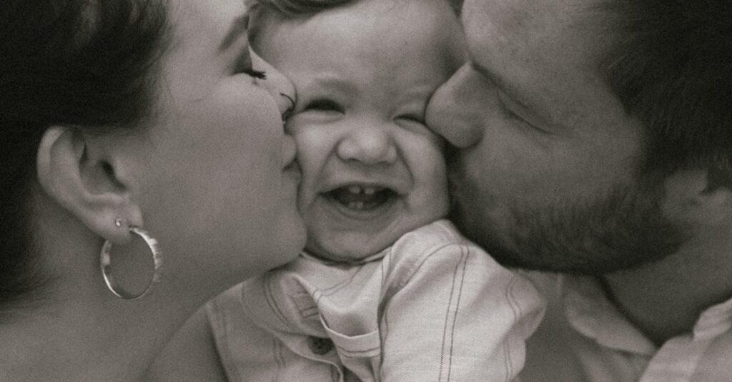 Illustration de Vacances en famille : le mirage des jeunes parents brisé parents-exhausted-baby