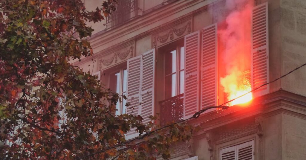 Illustration de Paris : Le marché locatif s'effondre, un cauchemar pour les locataires paris-apartment-crisis