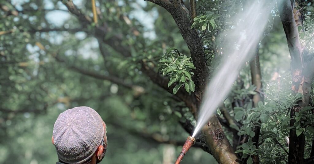 Illustration de Loi Duplomb : un fiasco annoncé pour l'environnement pesticides-agriculture-protest