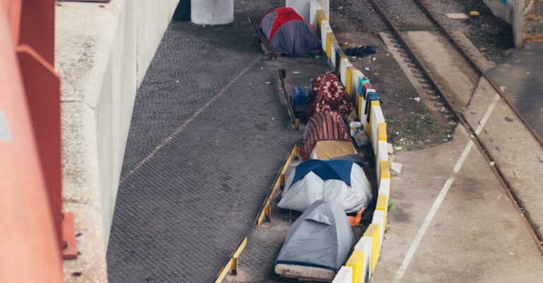 Illustration de France: la pauvreté et les inégalités atteignent des sommets historiques poverty-statistics-France