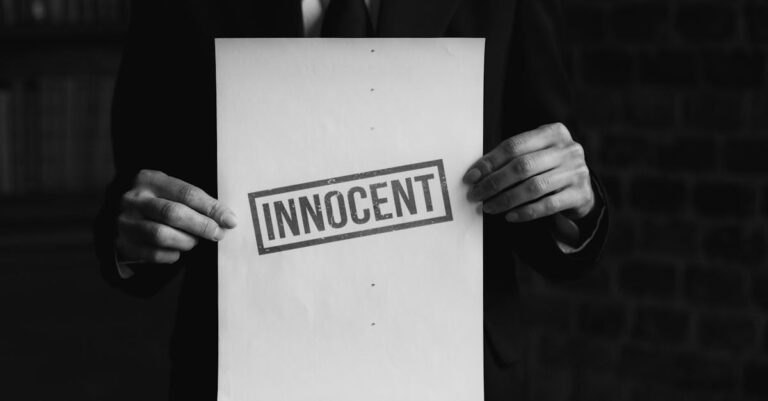 Illustration de Loi Duplomb : un échec démocratique retentissant protest-law-pesticide