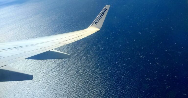 Illustration de Ryanair saborde la connectivité française, des pertes inévitables ryanair-plane-taxes