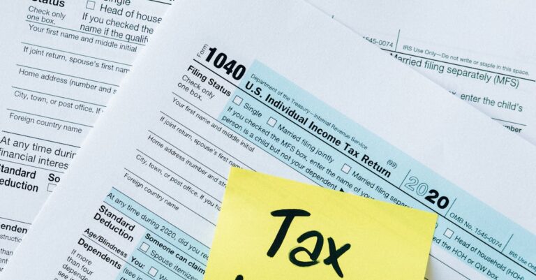 Illustration de Flat tax ou barème : le dilemme fiscal qui piège les épargnants tax-declaration-form-1