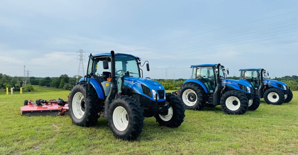 Illustration de PAC : Une réforme désastreuse menace les agriculteurs tractor-field