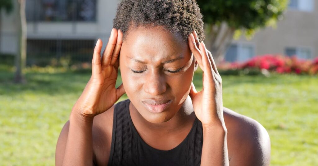 Illustration de Migraines: l'enfer quotidien de millions de Français woman-migraine-pain