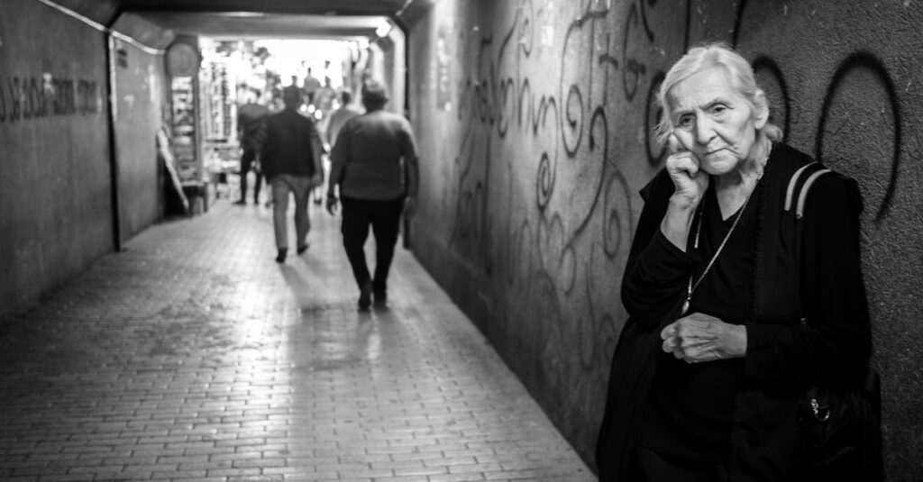 Illustration de Retraite : les femmes, grandes perdantes malgré les promesses woman-worried-retirement