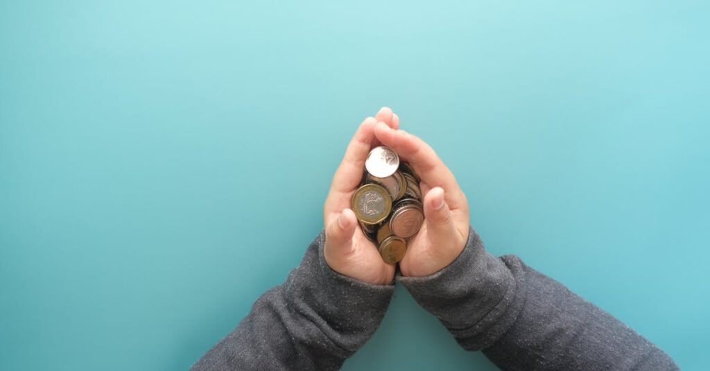 Illustration de Dons aux associations : une menace fiscale planait, puis s'est éloignée French-charity-donation-fiscal-policy
