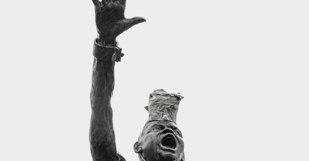 Illustration de Glières : le mythe effondré d'un haut lieu de résistance Glieres-resistance-monument