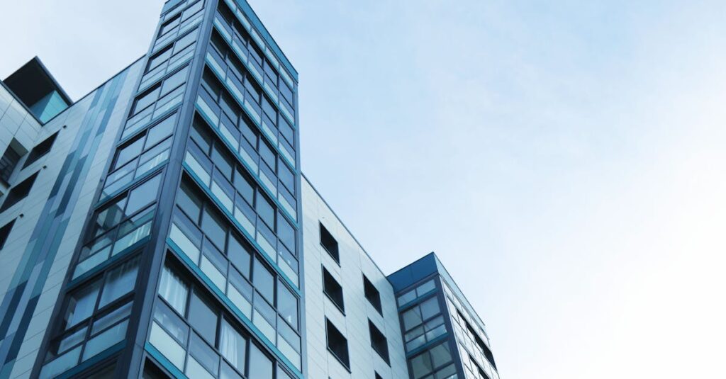 Illustration de Scandale à l'Ina : Le PDG suspendu après une interpellation pour cocaïne Ina-offices-building