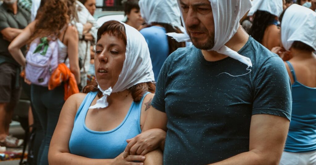 Illustration de Chaos en Argentine : Milei ciblé par des projectiles, scandale de corruption en toile de fond Javier-Milei-Argentina-protest