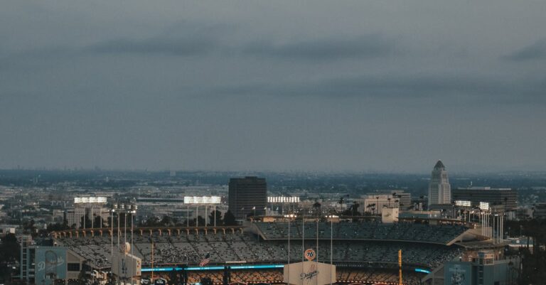 Illustration de Jeux de Los Angeles 2028: Le CIO cède aux pressions commerciales, une première inquiétante Los-Angeles-Olympic-stadium