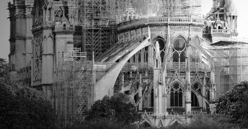 Illustration de Notre-Dame : Un chantier sous Macron, entre gloire et fiasco caché Notre-Dame-de-Paris-reconstruction