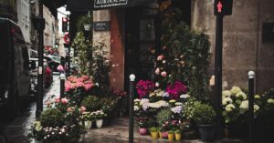 Illustration de Chute de la Bourse de Paris : la France au bord du gouffre économique Paris-stock-market-crash
