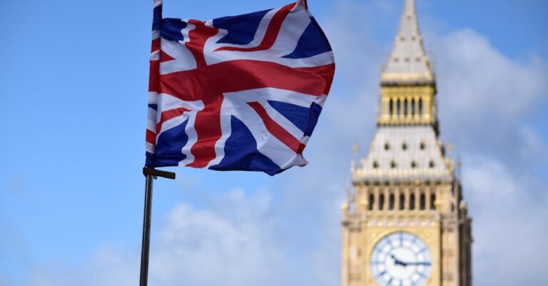 Illustration de La loi britannique sur la sécurité en ligne : un piège à censure ? UK-flag-Parliament