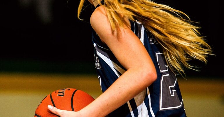 Illustration de Bleus : Une victoire précaire pour un début de préparation inquiétant basketball-match