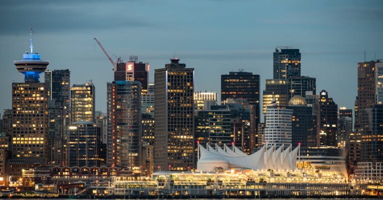 Illustration de Canada : l'eldorado illusoire pour expatriés et investisseurs ? canada-cityscape-winter