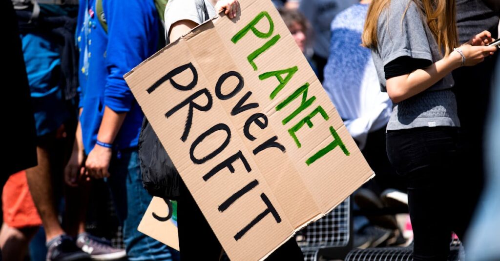 Illustration de La Norvège face à un blocus climatique : l'industrie pétrolière sous attaque greta-thunberg-protest-1