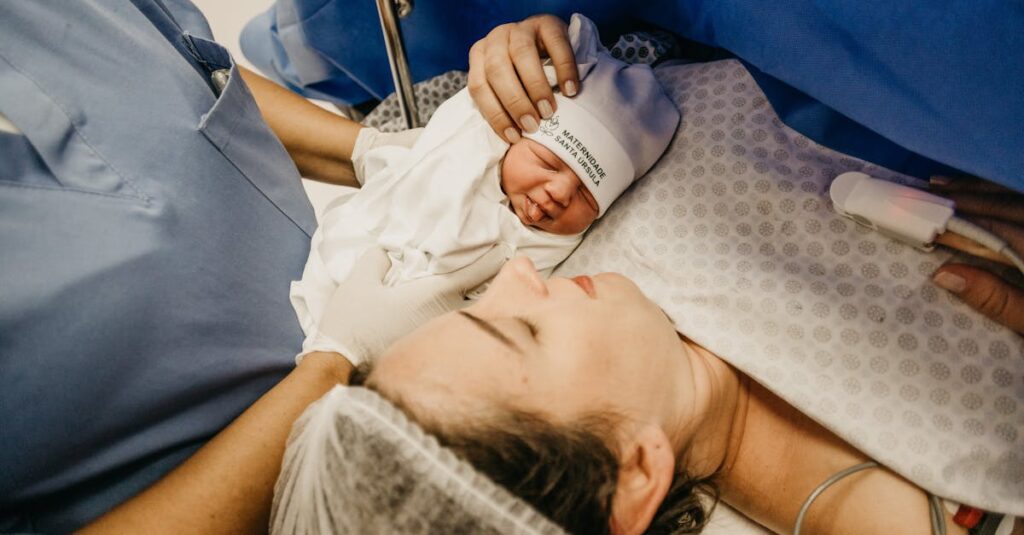 Illustration de Scandale : Infirmière agresse des nourrissons, la justice absout le couple infant-aggression-hospital