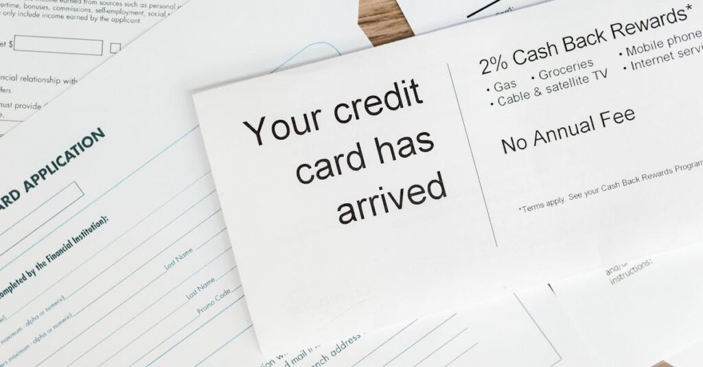 Illustration de Assurance: le scandale des clauses abusives persiste insurance-fraud-contract