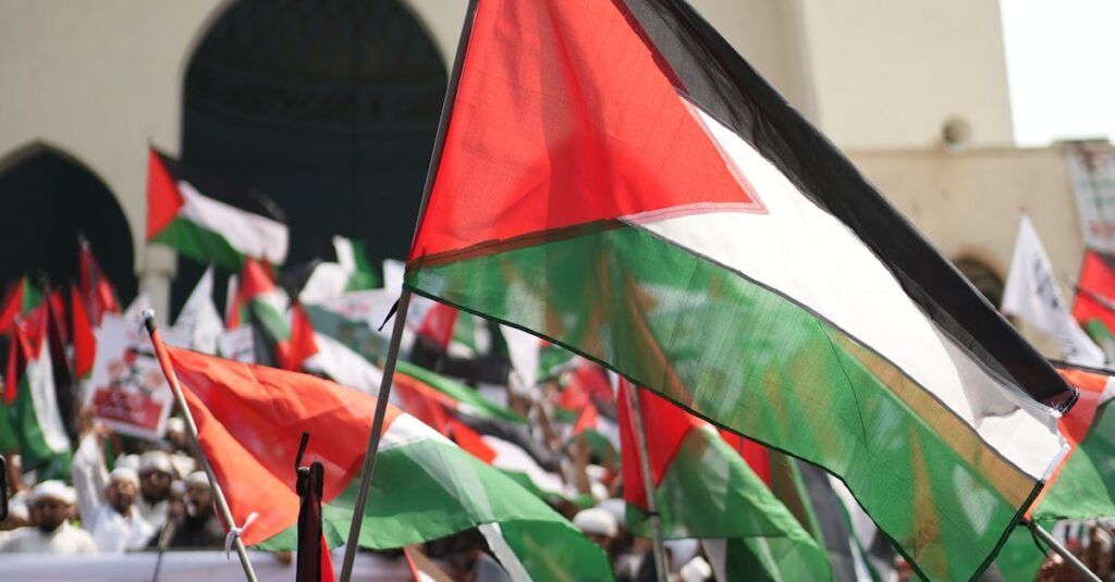 Illustration de Hamas : l'horreur des otages dévoilée, Israël sous le choc israel-hamas-hostages