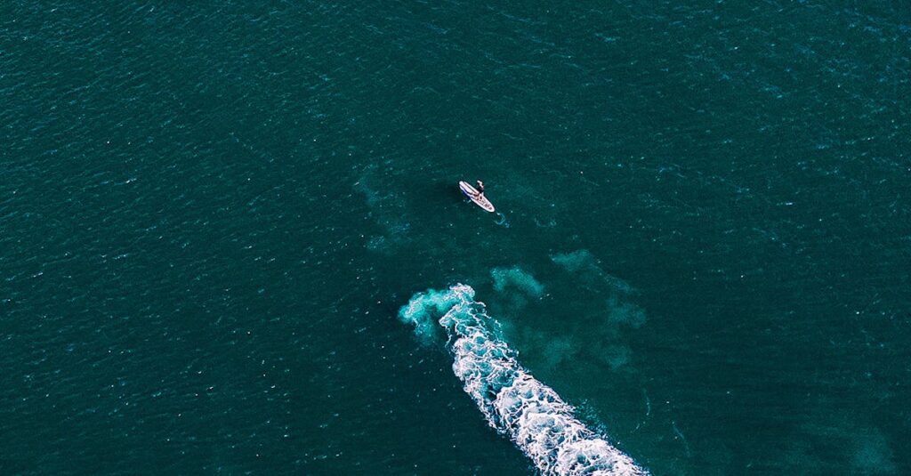 Illustration de Chaos en mer : Théoule-sur-Mer exige la fin des jet-skis noisy-jet-skis-coast