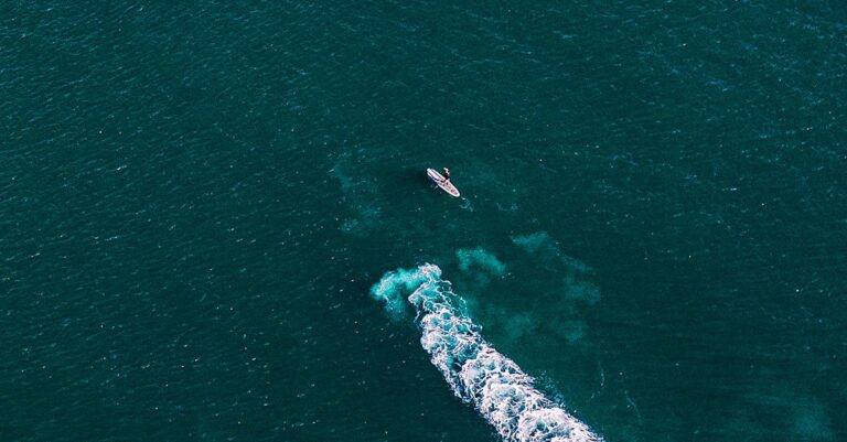 Illustration de Chaos en mer : Théoule-sur-Mer exige la fin des jet-skis noisy-jet-skis-coast