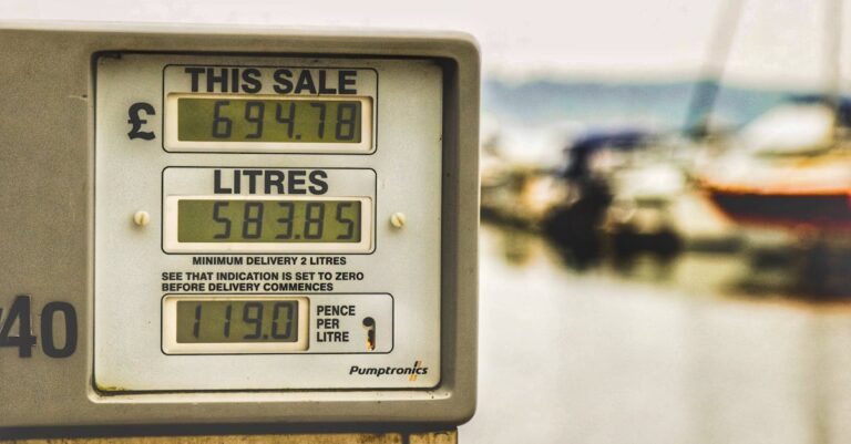 Illustration de L'échec des sanctions américaines face à la Russie : le pétrole s'obstine à stagner oil-price-stagnation