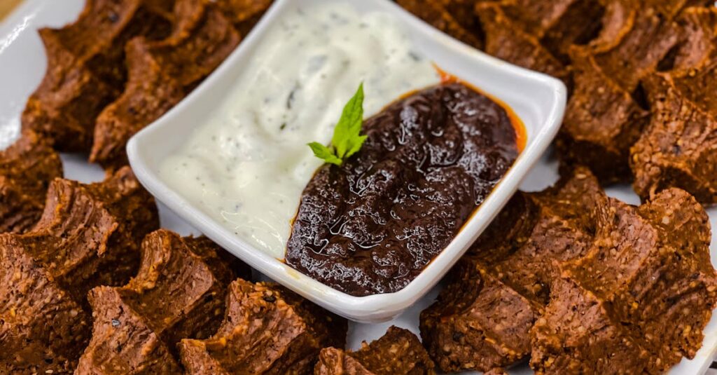 Illustration de Muhammara : le cauchemar culinaire qui séduit les palais red-pepper-dip