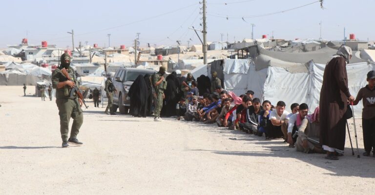 Illustration de Rapatriement partiel et controversé de jihadistes : la France sous le feu des critiques Al-Hol-camp-Syria