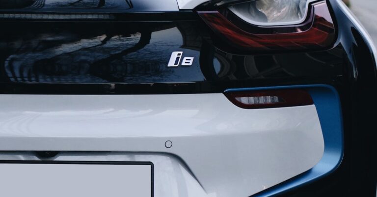 Illustration de BMW tente de saboter l'interdiction des voitures thermiques BMW-electric-car
