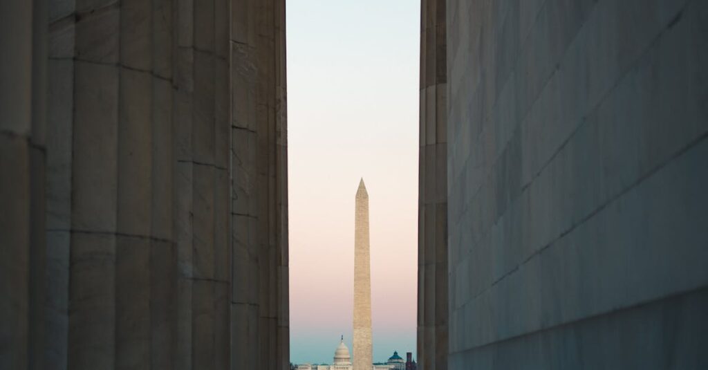 Illustration de L'assassinat de Charlie Kirk : l'Amérique au bord du gouffre Charlie-Kirk-memorial-Washington