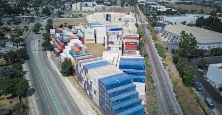 Illustration de Zones commerciales : un fiasco annoncé pour la ville de demain Creteil-commercial-zone-highway