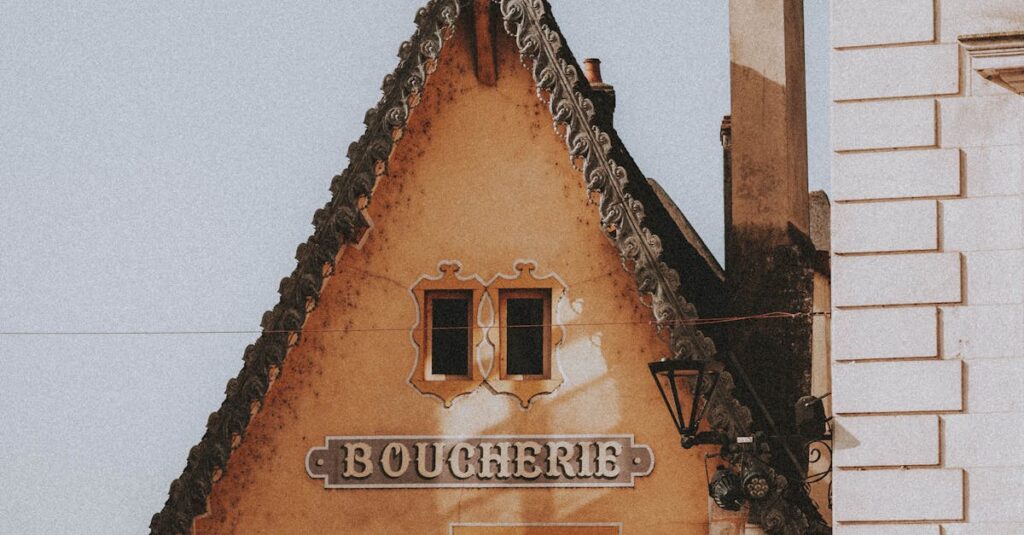 Illustration de Achat immobilier : les frais cachés qui ruinent votre budget French-housing-market-crisis