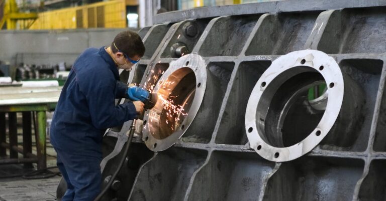 Illustration de Bosch : 13 000 emplois sacrifiés, l'industrie allemande s'effondre German-factory-job-cuts