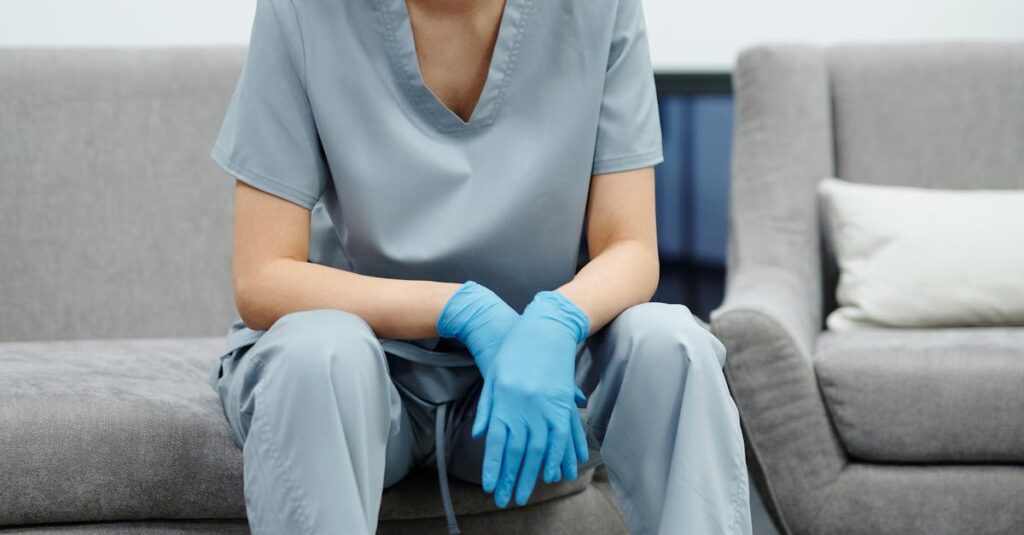 Illustration de Un salaire en or ne suffit pas face au naufrage professionnel Healthcare-burnout-hospital